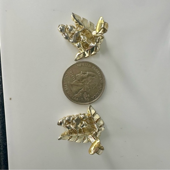 1” CORO Vintage Enamel & Beaded Golden Wheat/Corn/Grapes Signed Clip Earrings - Picture 7 of 7